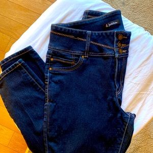 Women’s Mid-rise Jeans